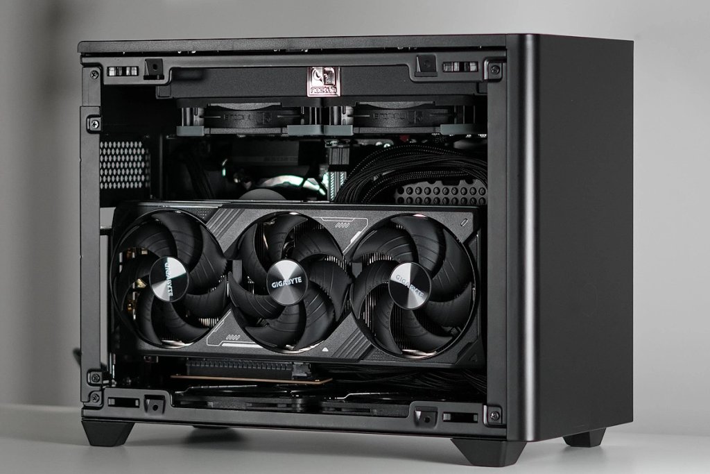 Cooler Master NR200P V2 Cooler Master NR200P V2
