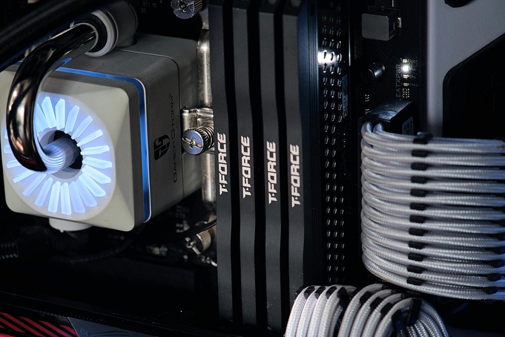 DDR5 vs DDR4 для рабочих станций 2026 — когда апгрейд окупается