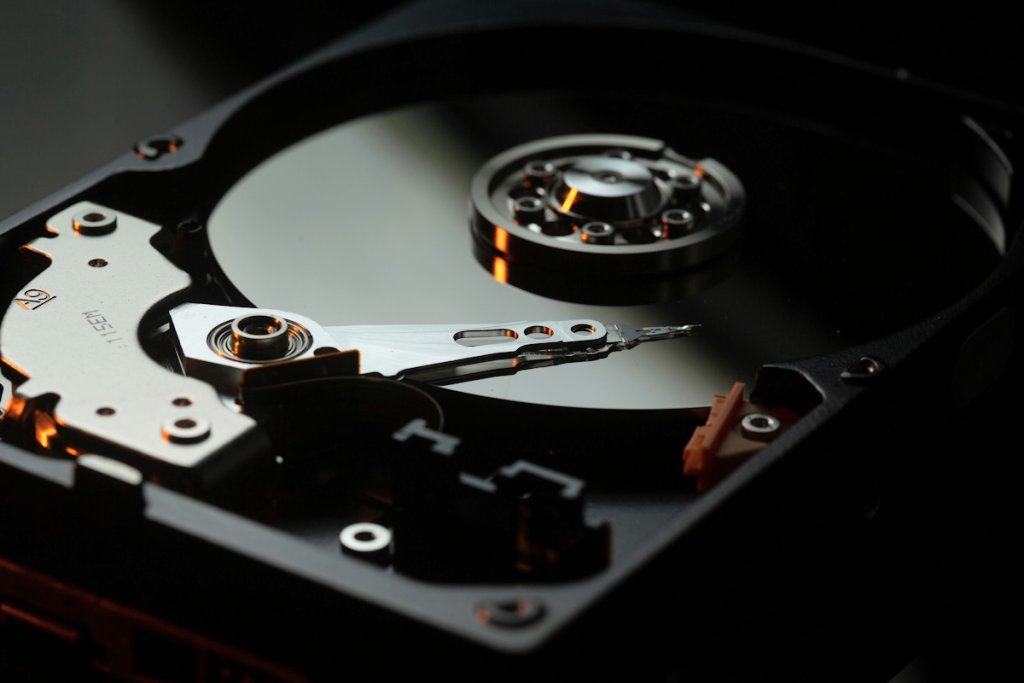 Насколько твердотельные накопители SSD быстрее жестких дисков HDD в 2026 году: итоги тестов