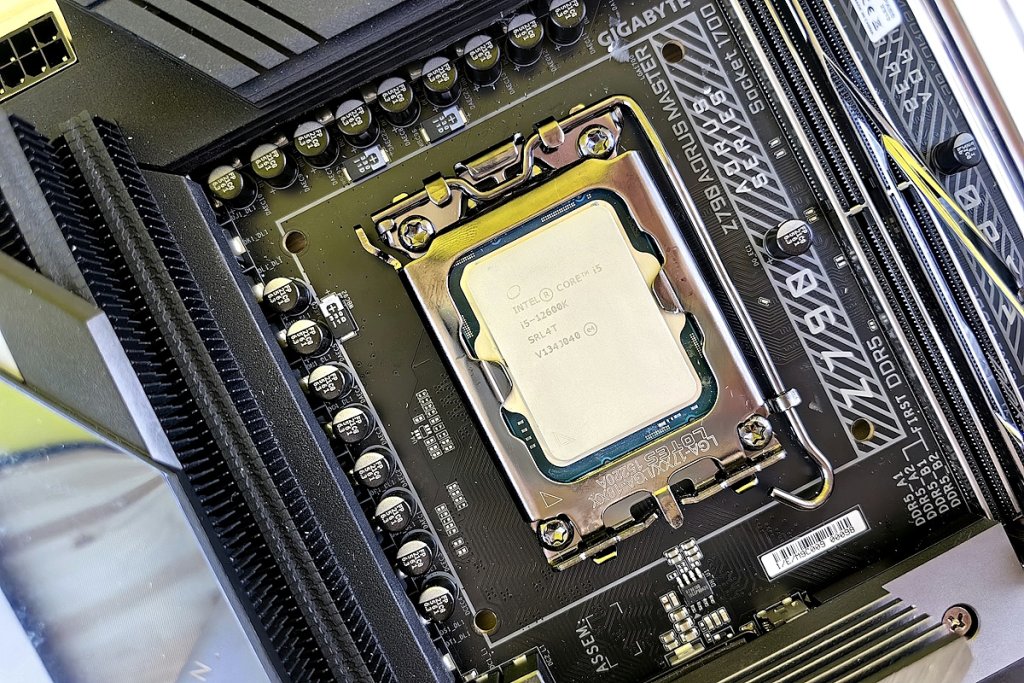 Чипсеты Intel 700-й серии: полный обзор, отличия от 600-й и руководство по выбору Чипсеты Intel 700-й серии: полный обзор, отличия от 600-й и руководство по выбору