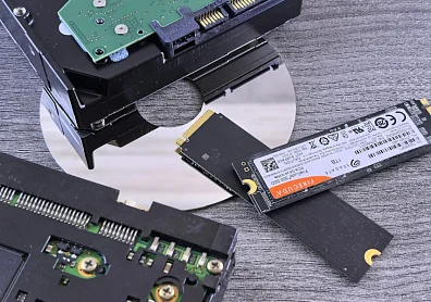 Накопитель SSD vs диск HDD для серверного хранилища — когда переплата оправдана